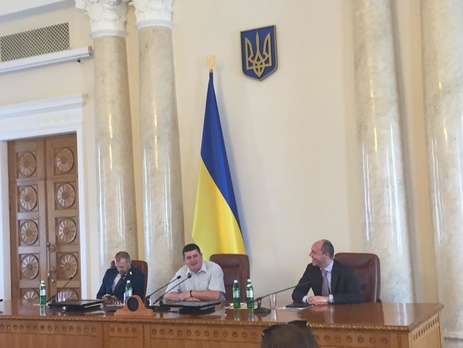 Главой фракции 