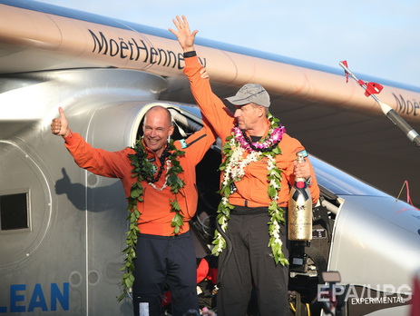 Самолет на солнечных батареях Solar Impulse 2 перелетел Тихий океан за 117 часов