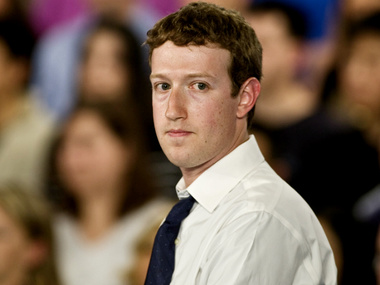 Цукерберг уменьшил свою долю в Facebook