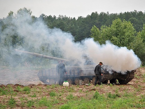 В Харьковской области прошли учебные стрельбы из танков Т-64БВ. Фоторепортаж