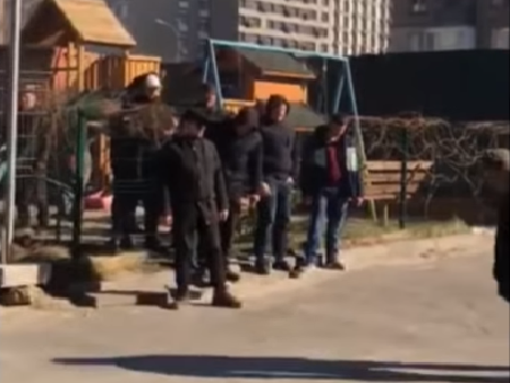 Представитель жилого комплекса в Киеве: Строительная компания устроила погром детской площадки и избиение жильцов, несогласных с застройкой возле их дома