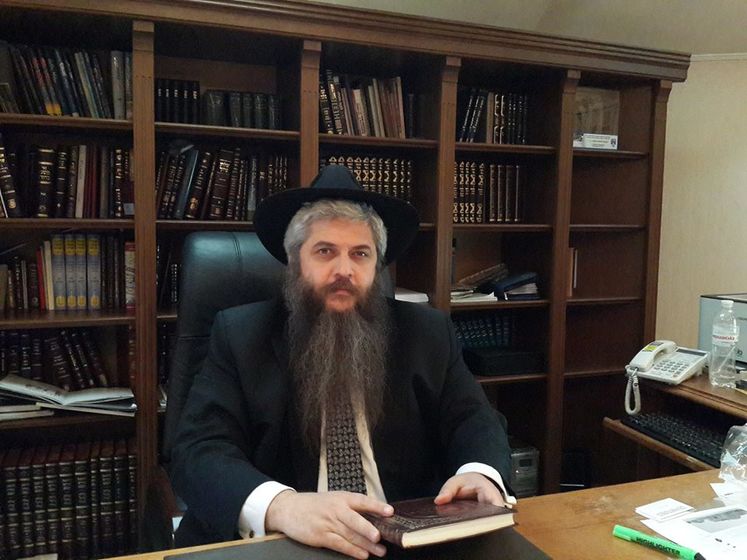 Головний рабин хасидів України закликав іудеїв прийти на вибори у день свята Песах, але проголосувати о 20.54