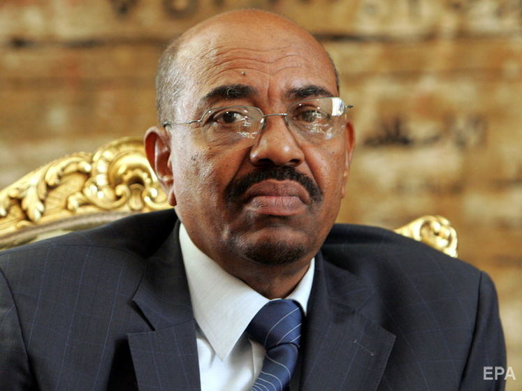 Президент Судана отстранен и арестован. Армия взяла власть в свои руки на два года переходного периода &ndash; министр обороны