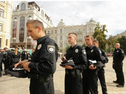 Борислав Береза: В рации патрульных полицейских вмонтированы видеорегистраторы, фиксирующие их общение с гражданами