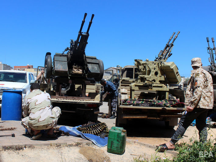 ﻿Щонайменше 56 людей загинуло під час боїв навколо столиці Лівії Триполі