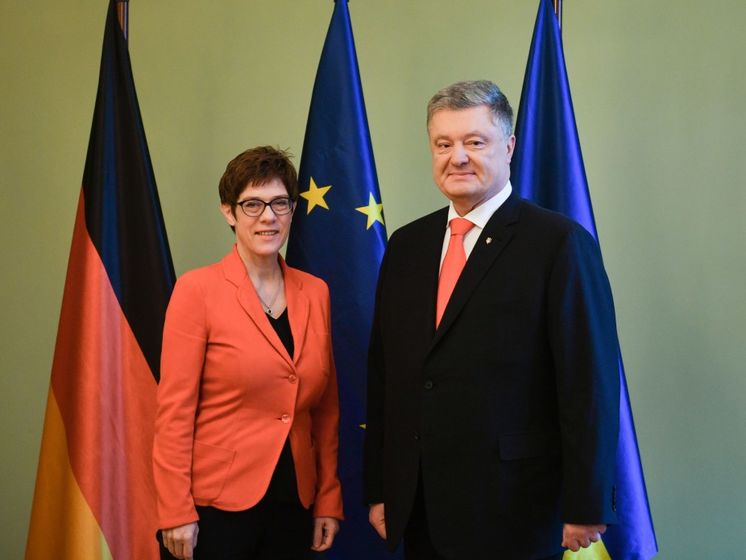 ﻿Порошенко й лідер керівної партії Німеччини обговорили ситуацію на Донбасі й у Криму