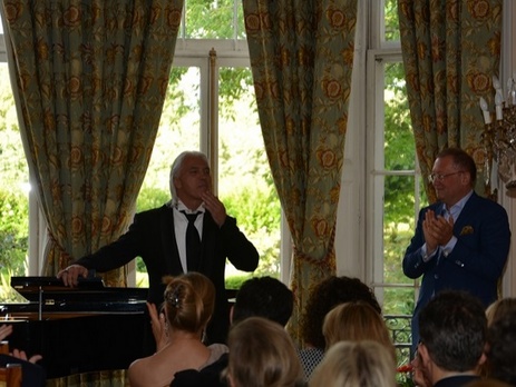 Оперный певец Хворостовский, у которого диагностировали опухоль мозга, спел в посольстве РФ в Лондоне