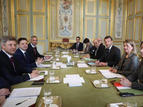 ﻿Зеленський зустрівся з Макроном у Парижі