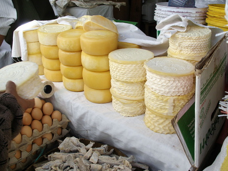 Петербургский суд разрешил продавать в России санкционные продукты