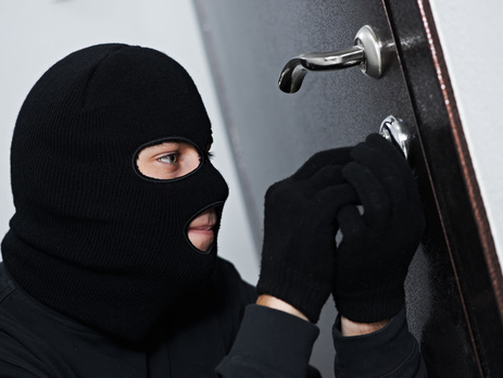 Преступники обокрали квартиру москвички на рекордную сумму в 43,68 млн руб