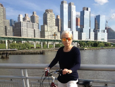 Россиянка, живущая в США: Власть в Америке захватили сатанисты, которые регулярно приносят в жертву детей