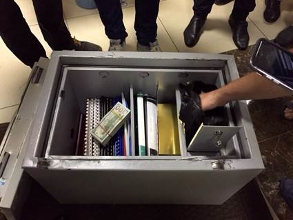 Суд арестовал предпринимателя, передавшего взятку прокурору