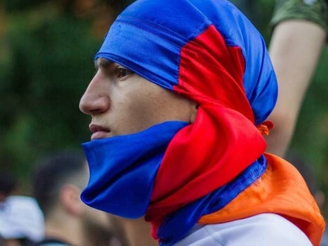 Митингующие в Ереване хотят выразить недоверие правительству
