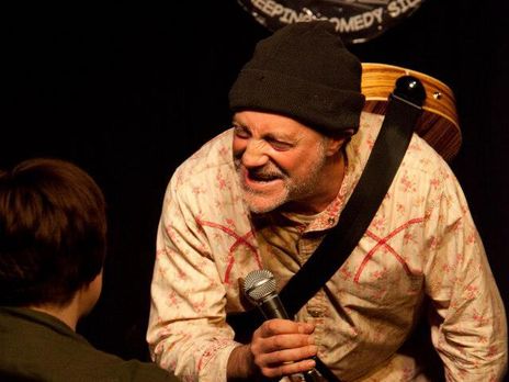 ﻿Британський комік помер на сцені після жарту про інсульт