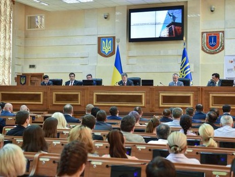 Порошенко пообещал в ближайшее время подписать закон о полиции