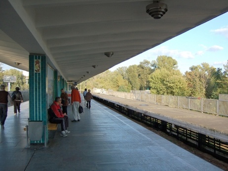 На станции метро 