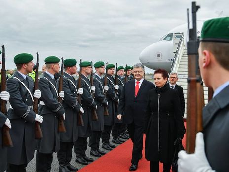 Порошенко: За день до встречи Меркель потеряла мать. В обычной ситуации визит был бы отменен