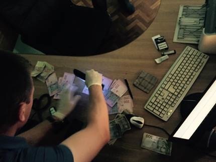 В Закарпатье СБУ и прокуратура задержали на взятке двух таможенников