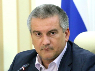Аксенов пообещал защитить крымских чиновников от "приехавших с материка"