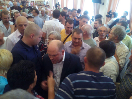 Нардеп Каплин подрался с мэром Полтавы на заседании горсовета