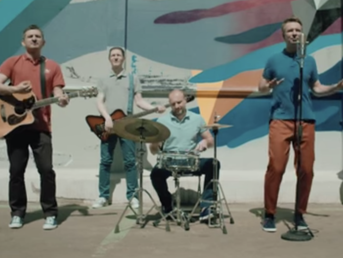 Группа "Ундервуд" представила клип на песню "Скажи мне, чей Крым, и я тебе скажу, кто ты". Видео