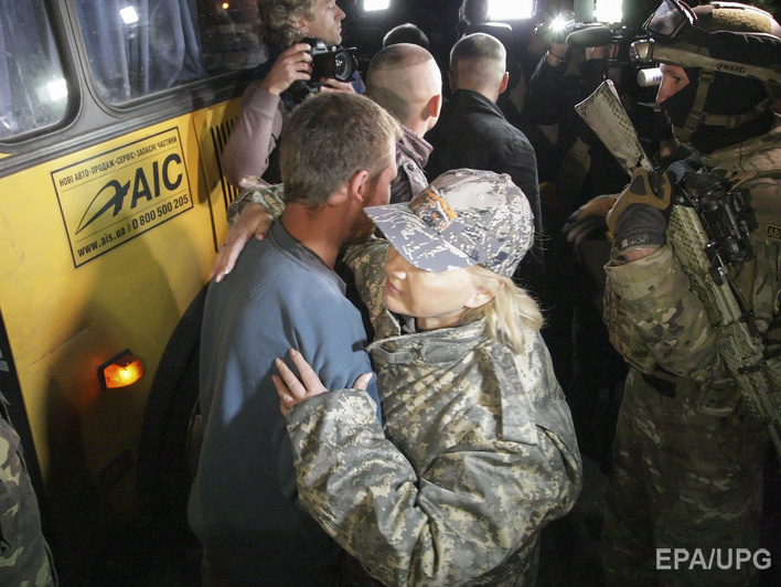 Порошенко: Из плена освобождены 10 украинских военных