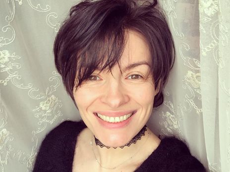 Мейхер показала растяжку, стоя на пуантах