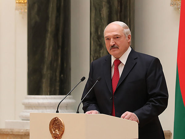﻿Лукашенко заявив, що Білорусь готова посилити роль у врегулюванні конфлікту на Донбасі, якщо про це домовляться Путін і Порошенко