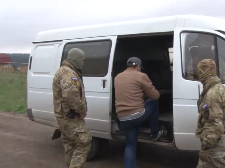 Российские силовики в Севастополе задержали имама, в доме которого проводили обыск