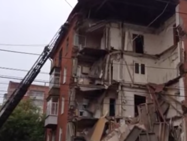 В российской Перми обрушился угол жилого дома. Пострадали люди. Видео
