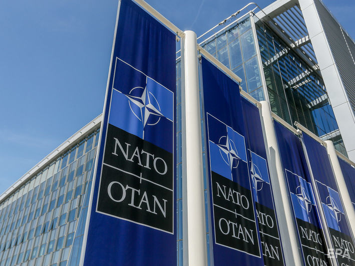 ﻿Заступник глави МЗС РФ заявив, що Росія і НАТО повністю припинили співпрацю. В Альянсі стверджують, що діалог триває