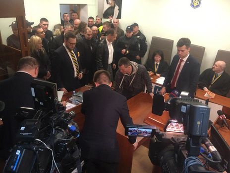 На заседании суда по избранию меры пресечения для Савченко и Рубана присутствует восемь адвокатов