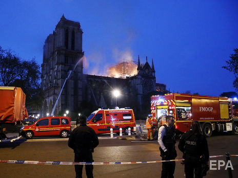 МВД Франции: Собор Парижской Богоматери, возможно, не удастся спасти