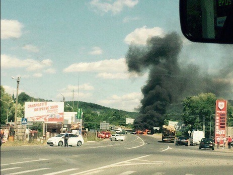 СБУ и МВД эвакуируют жителей села, в котором забаррикадировались бойцы 