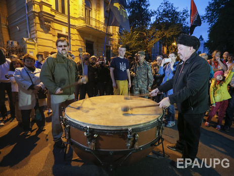 Митинг под зданием Администрации Президента продолжался всю ночь