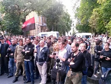 Националисты митингуют под Администрацией Президента. Фоторепортаж