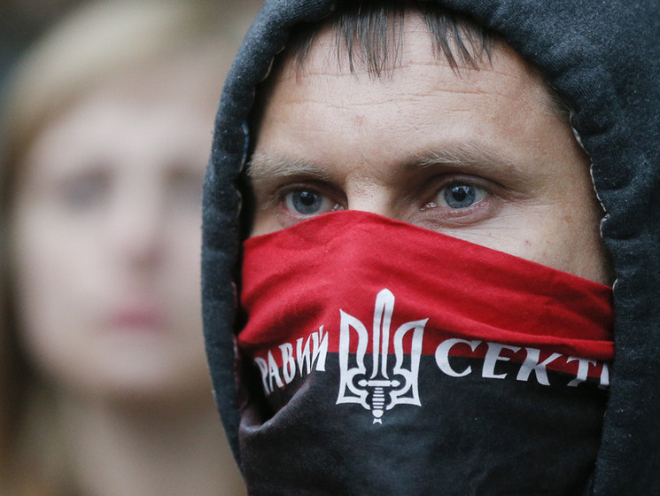 СМИ: "Правый сектор" поставил на выезде из Киева блокпост
