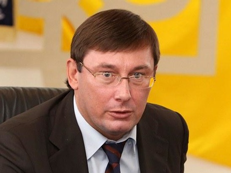 Луценко: В Мукачево незаконные формирования боевиков столкнулись с мафией