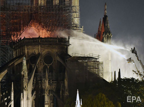 Пожар в соборе Парижской Богоматери потушили