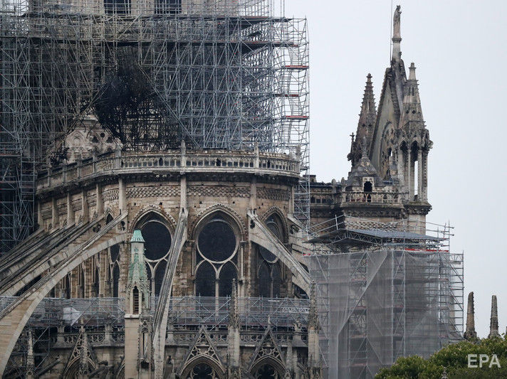 ﻿Пожежу в соборі Паризької Богоматері повністю ліквідували
