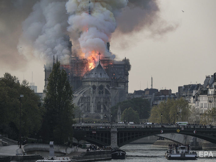 ﻿Врятовані під час пожежі в соборі Паризької Богоматері твори мистецтва передадуть у Лувр