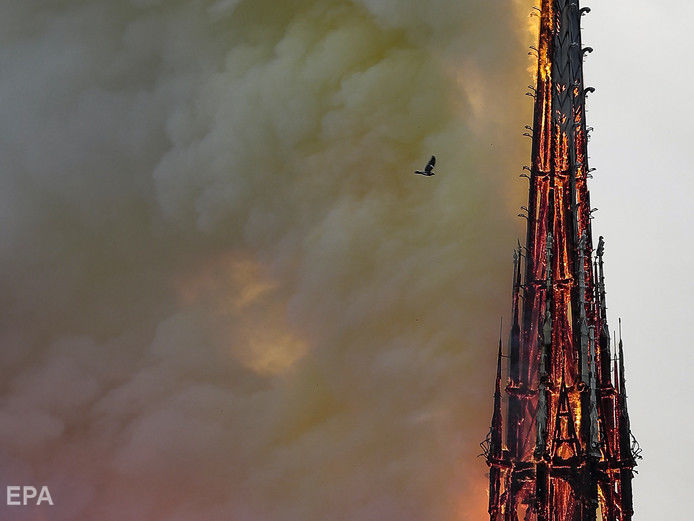 После пожара в Нотр-Дам-де-Пари роман Гюго "Собор Парижской Богоматери" побил рекорды продаж на Amazon