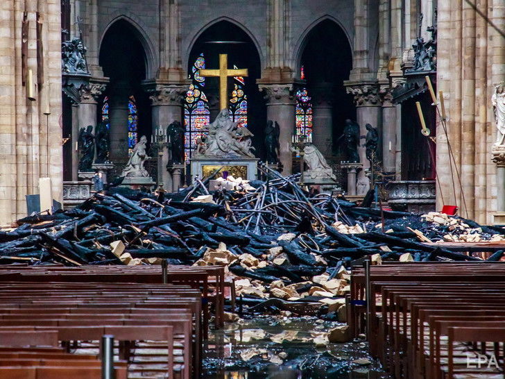 Total и L'Oreal сообщили о выделении по €100 млн на реконструкцию сгоревшего собора Парижской Богоматери