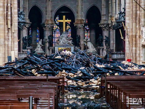 Total и L'Oreal сообщили о выделении по €100 млн на реконструкцию сгоревшего собора Парижской Богоматери