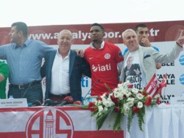 Климкин прекратил полномочия консула Украины в Турции, который носил футболку с Путиным