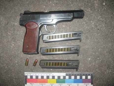 Сотрудники ГАИ задержали автомобиль добровольца, перевозившего целый арсенал 