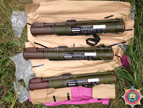 Во дворе частного дома в Авдеевке сотрудники МВД нашли оружейный арсенал 