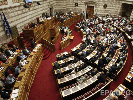 Греческий парламент утвердил пакет мер экономии, необходимых для получения финпомощи