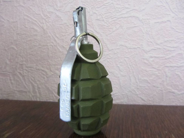В Котовске Одесской области в подъезде жилого дома нашли гранату 