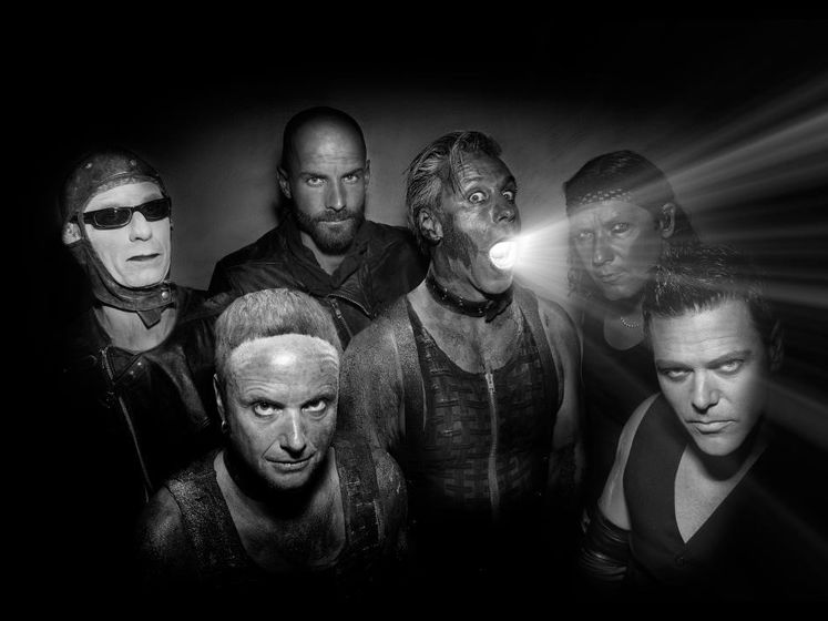 ﻿Auslander, Puppe і Sex. Гурт Rammstein анонсував три нові пісні. Аудіо